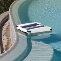 Solar-Breeze Robot Cleans Your Pool When It's Sunny Outside
