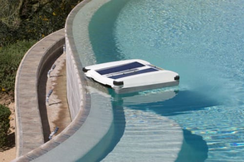 Solar-Breeze Robot Cleans Your Pool When It’s Sunny Outside