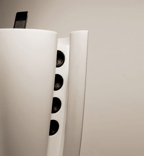 Horn iPod Loudspeaker by Shi-Hyung Jeon Is a Mighty Big iPod Dock