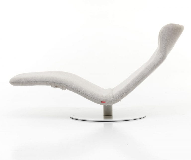 Kangura Chair Turns Into A Chaise Lounger