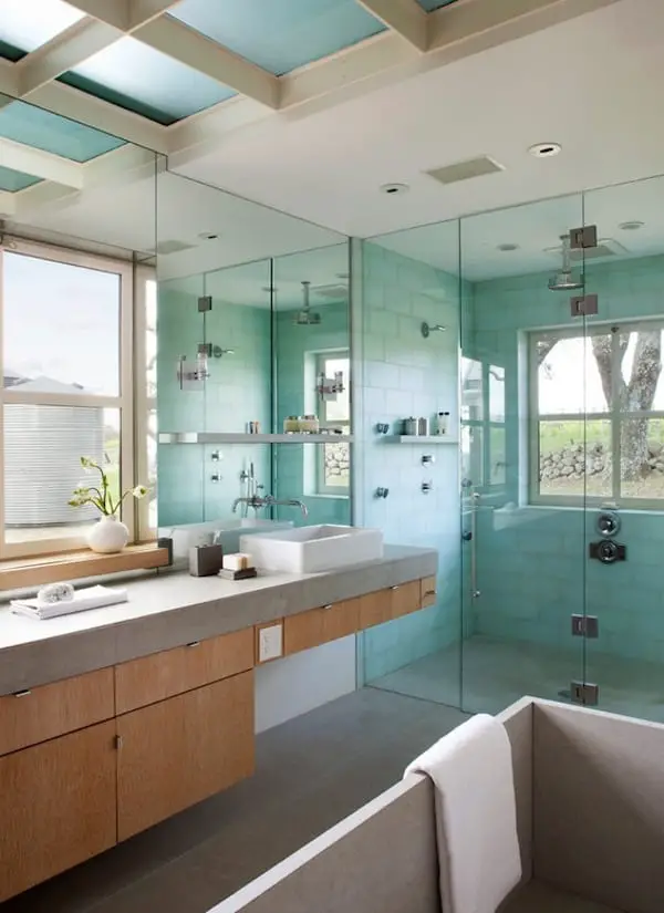 How to Infuse Your Bathroom With Spa Amenities