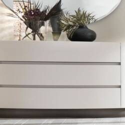 Bedroom Beauty: Mirto Chest of Drawers by Cantori