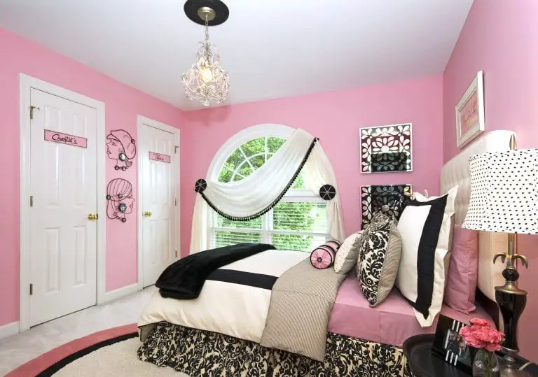 young girls bedroom