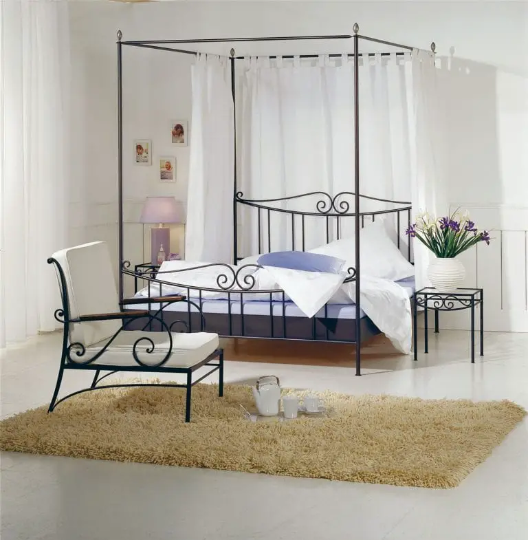 feminine canopy beds