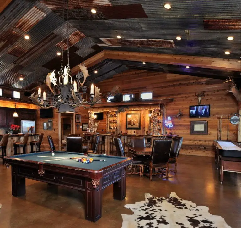Texas Holdem Room Design in Large Home