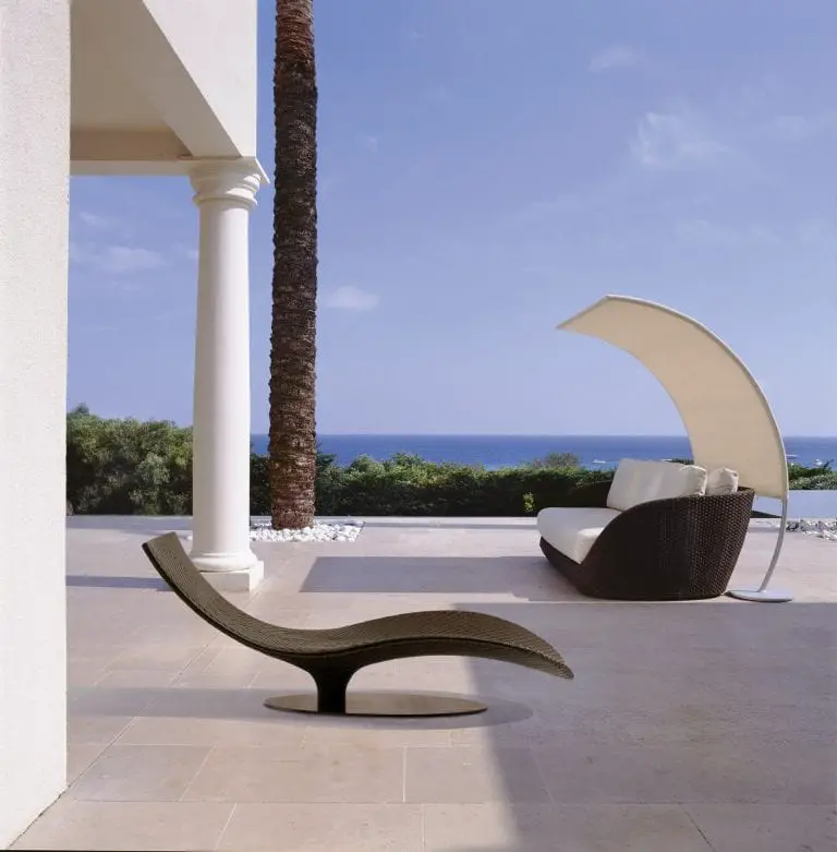 Roberti Rattan’s Ultra Modern Outdoor Chaise-longue